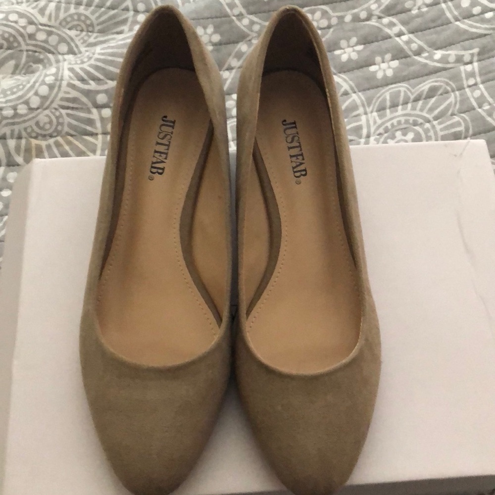 Pumps - Picture 3 of 4